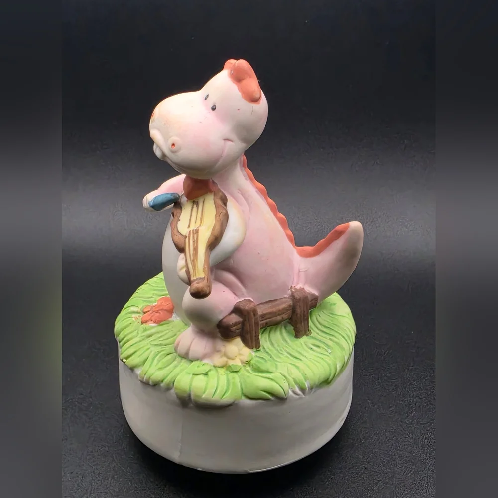 Figurine with Violin Musical Vintage